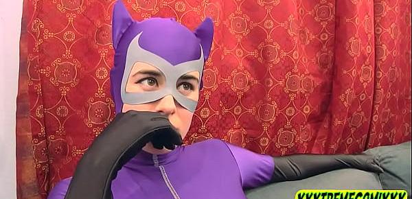  batgirl-catwoman-tegan 1280x720 (1)